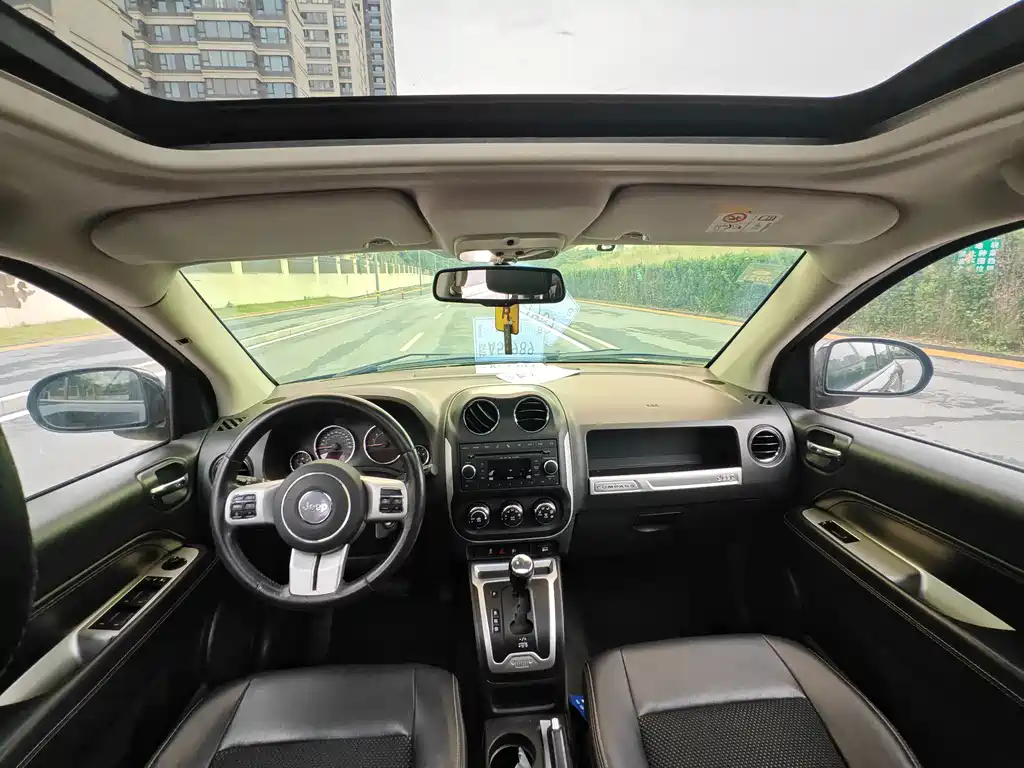 Jeep Compass (Import) — миниатюра 17