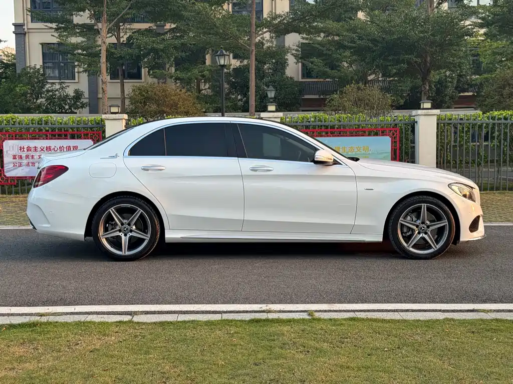 Mercedes-Benz C-Class — миниатюра 8