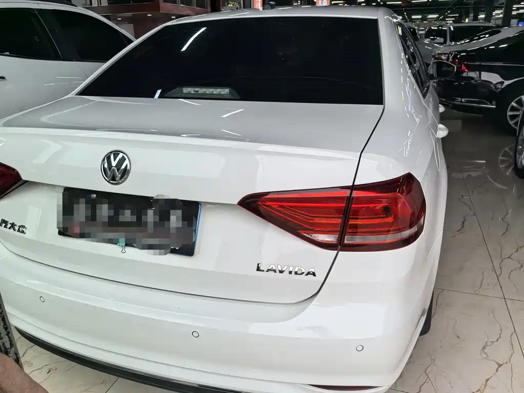 Volkswagen Lavida — миниатюра 5