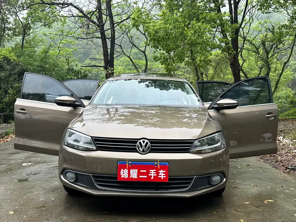 Volkswagen Sagitar 2015