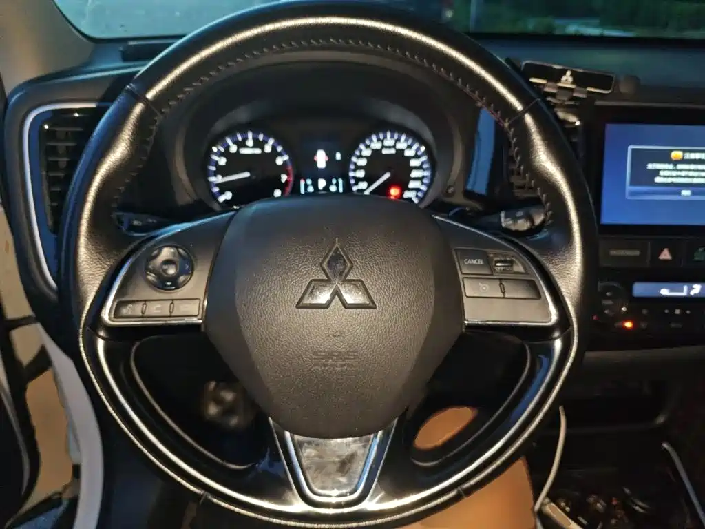 Mitsubishi Outlander — миниатюра 3