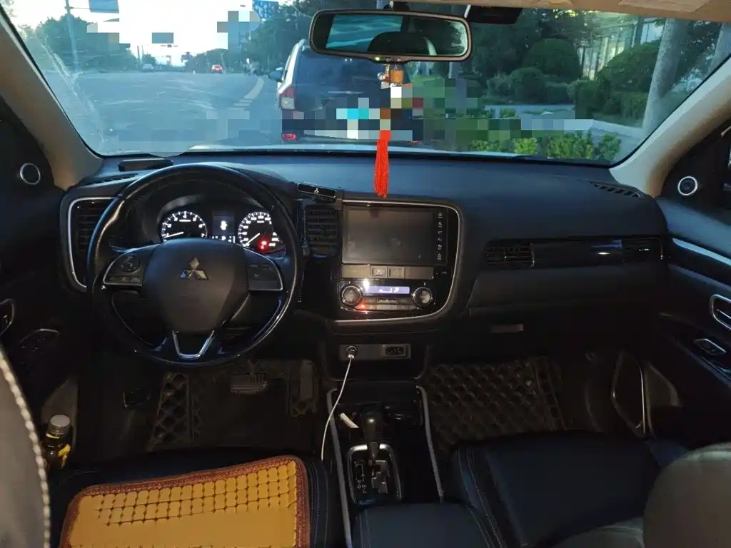 Mitsubishi Outlander — миниатюра 13