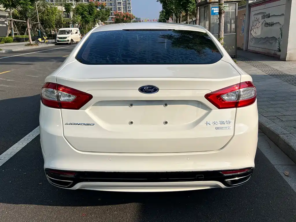 Ford Mondeo — миниатюра 12