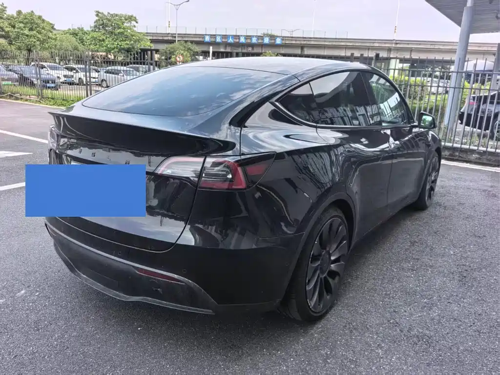 Tesla Model Y — миниатюра 8