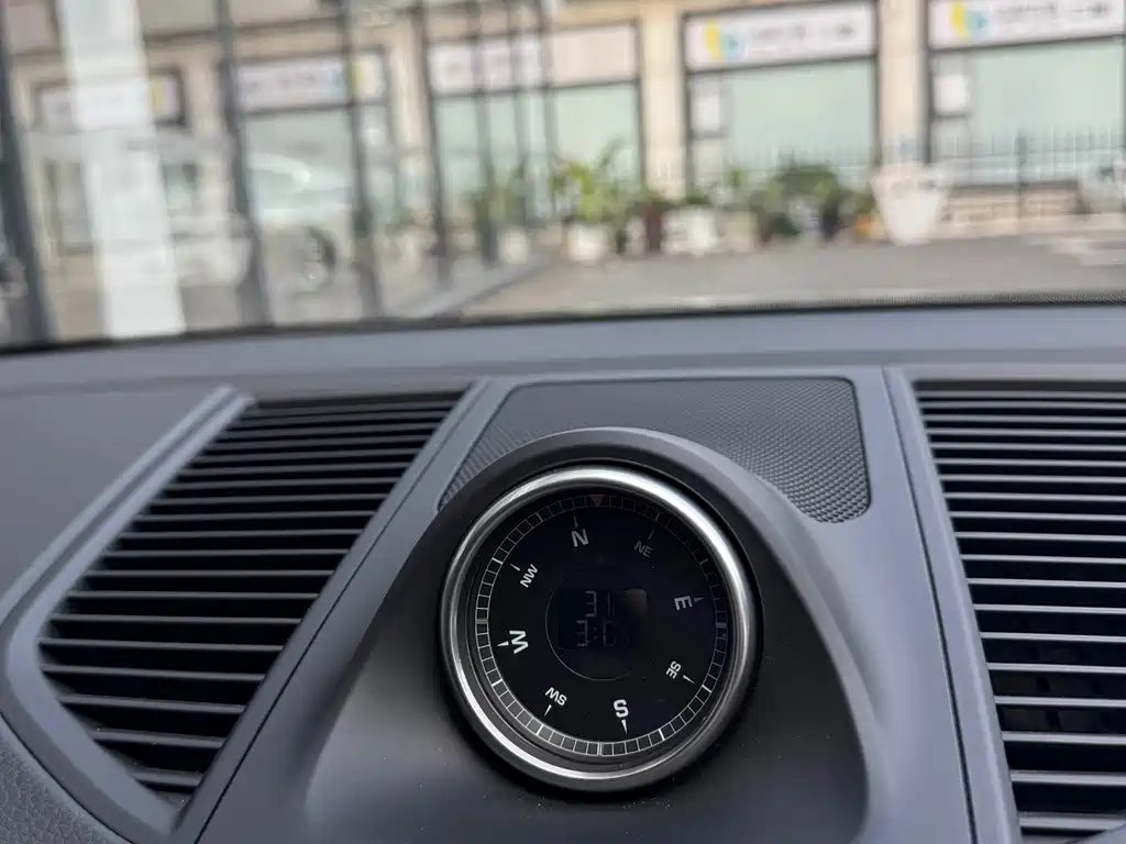 Porsche Macan — миниатюра 6