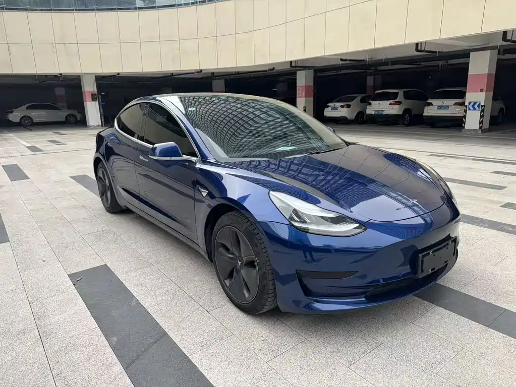 Tesla Model 3 — миниатюра 3