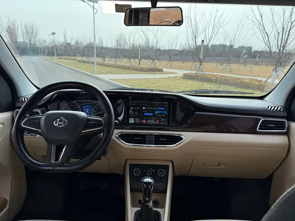 CHANGAN CROSS STAR V5