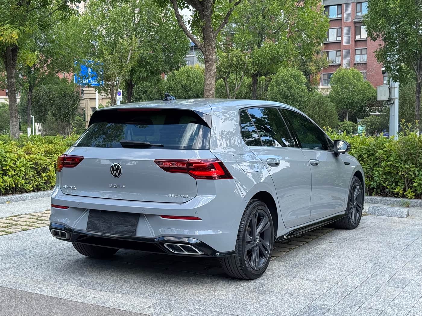 Volkswagen Golf 1.4 л 2023 г. Серебристо-серый, пробег 27000 км