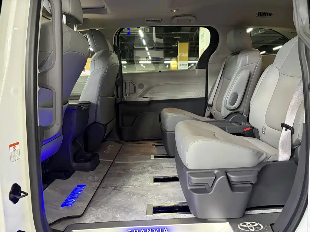 Toyota Granvia — миниатюра 8