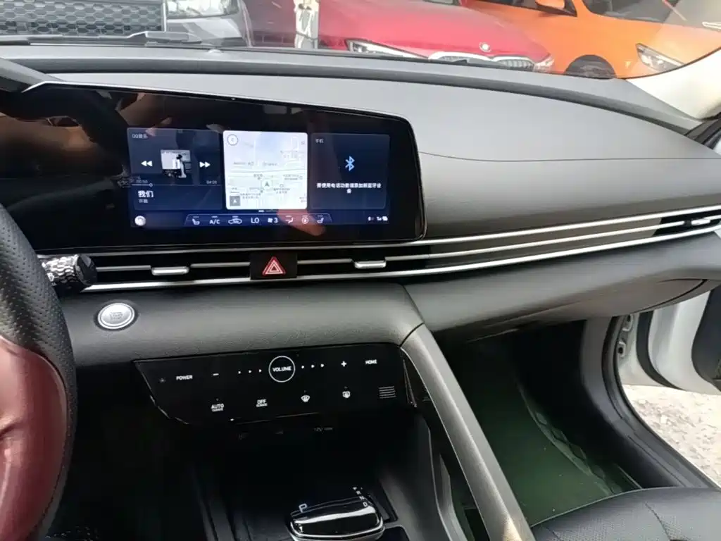 Hyundai Elantra — миниатюра 10