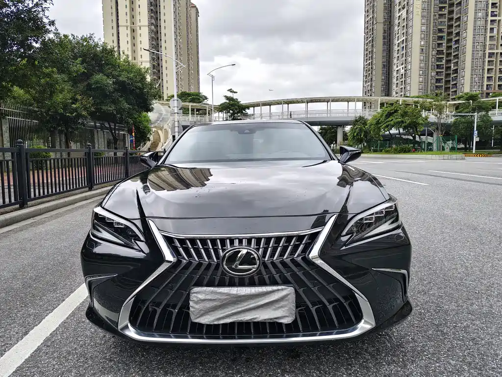 Lexus ES 2022 300h Premium