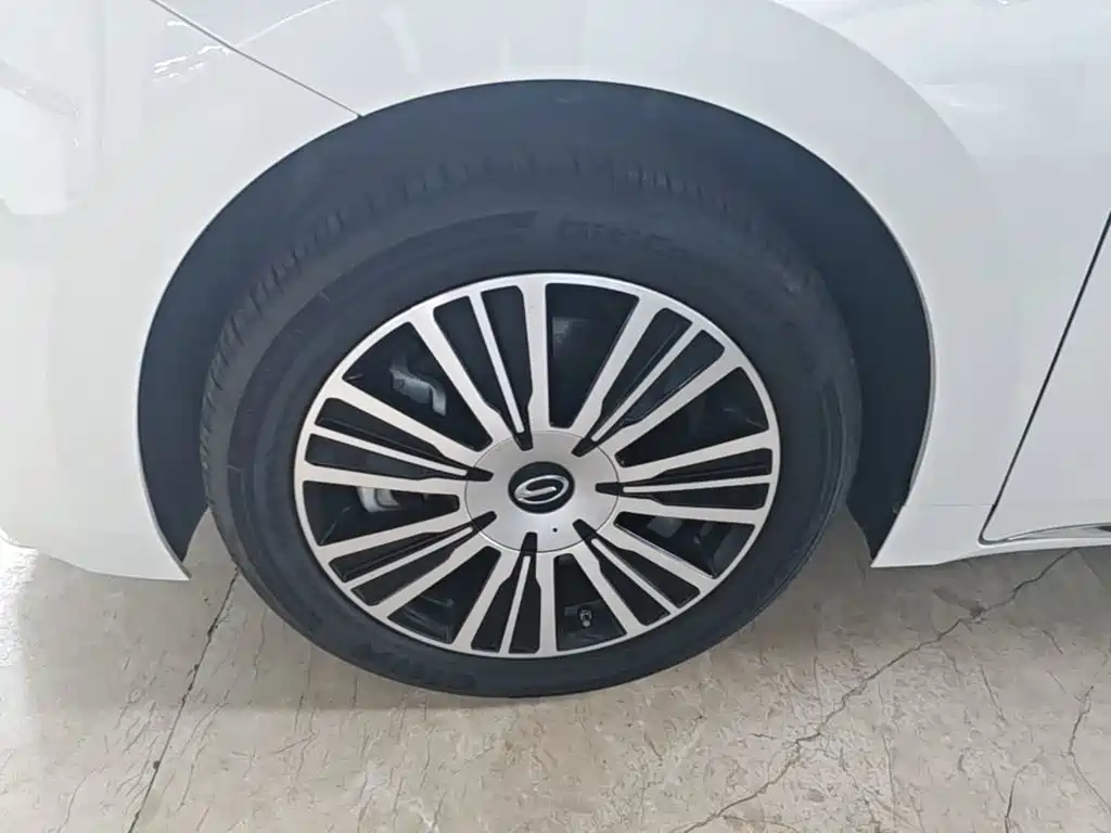 GAC Motor 传祺E8 PHEV — миниатюра 23