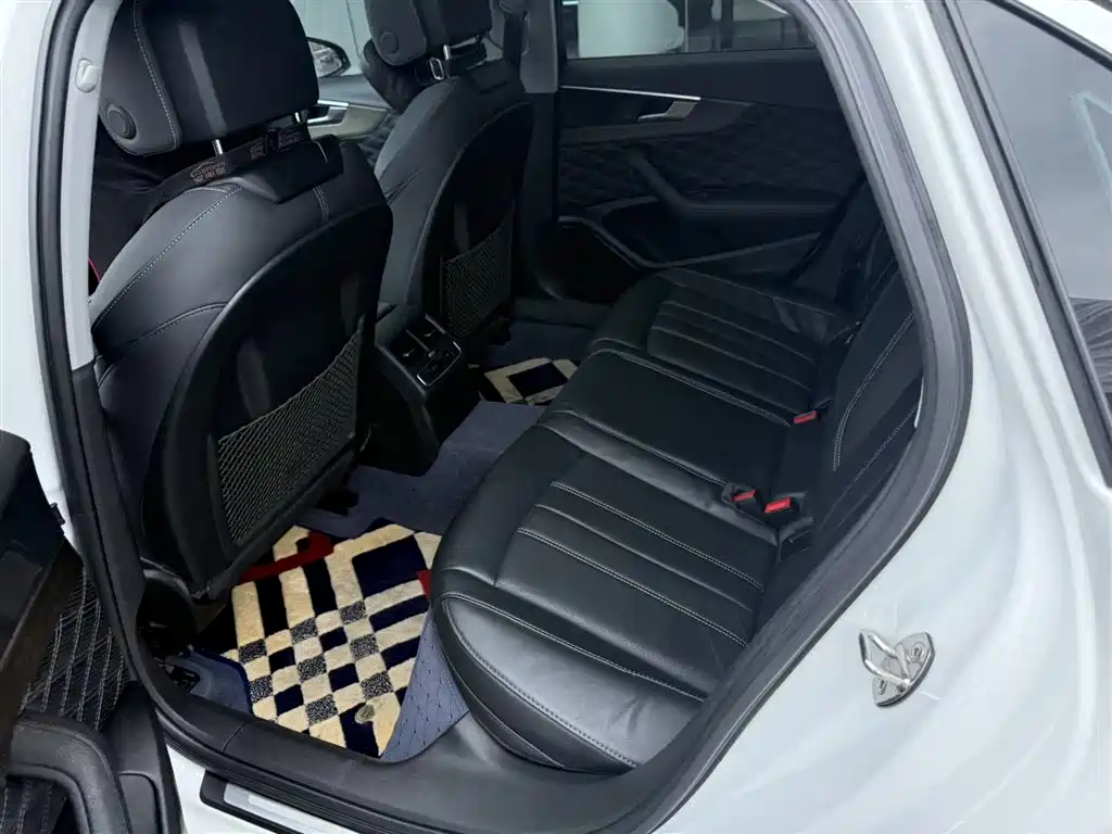 Audi A4L 2017 40 TFSI Fashion
