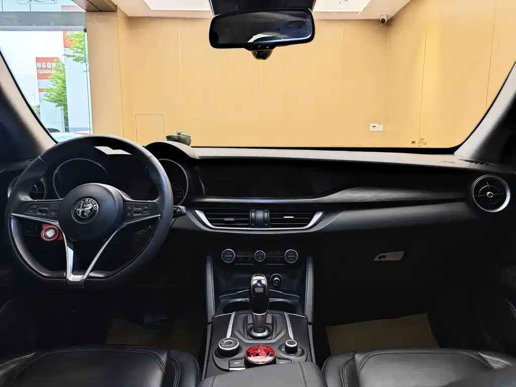 Alfa Romeo Stelvio — миниатюра 20