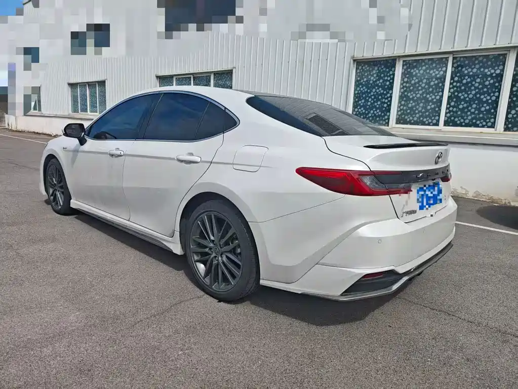 Toyota Camry — миниатюра 5
