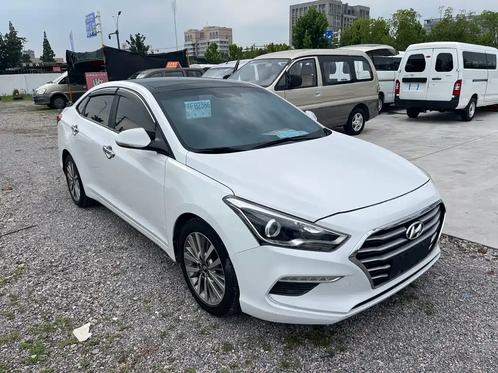 Hyundai Mistra 2017 1.8L AT GLS V