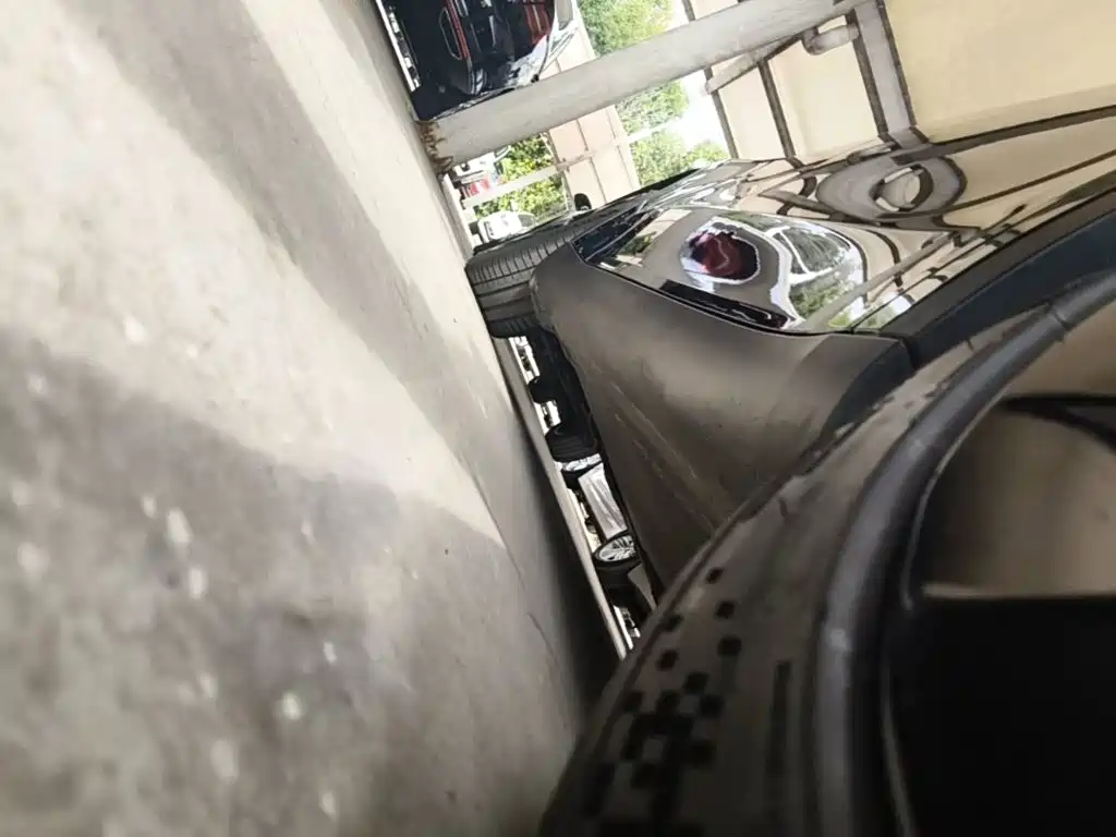 Tesla Model Y — миниатюра 21