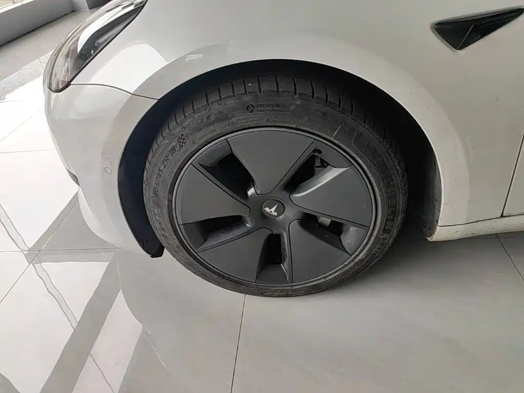Tesla Model 3 — миниатюра 23