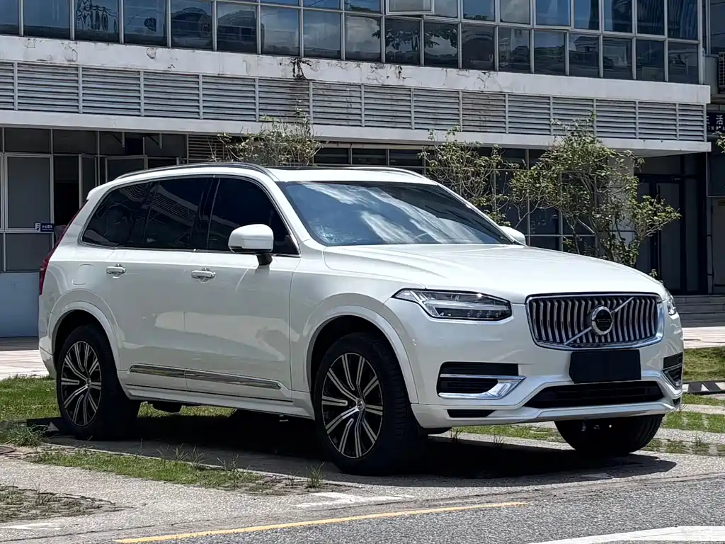 Volvo XC90 2023 B5 Luxury 5 мест