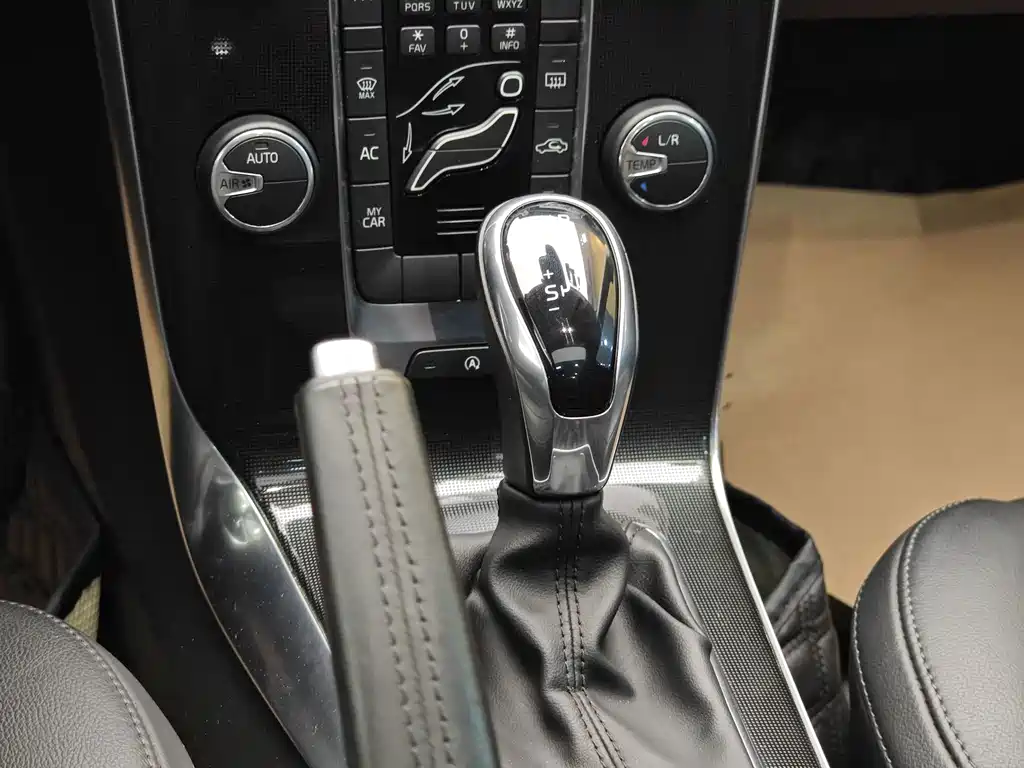 Volvo V40 — миниатюра 17