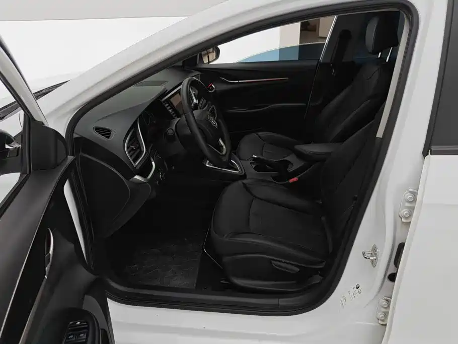 Buick Excelle — миниатюра 9