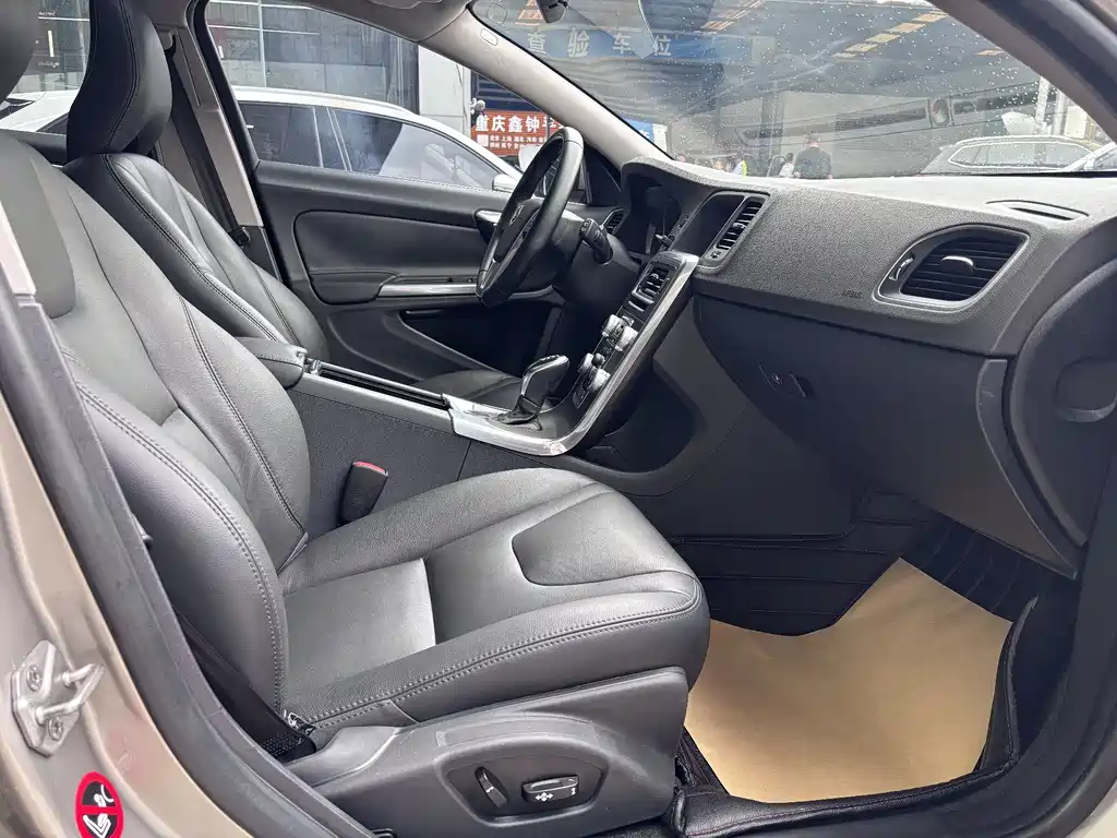 Volvo V60 2015 T5