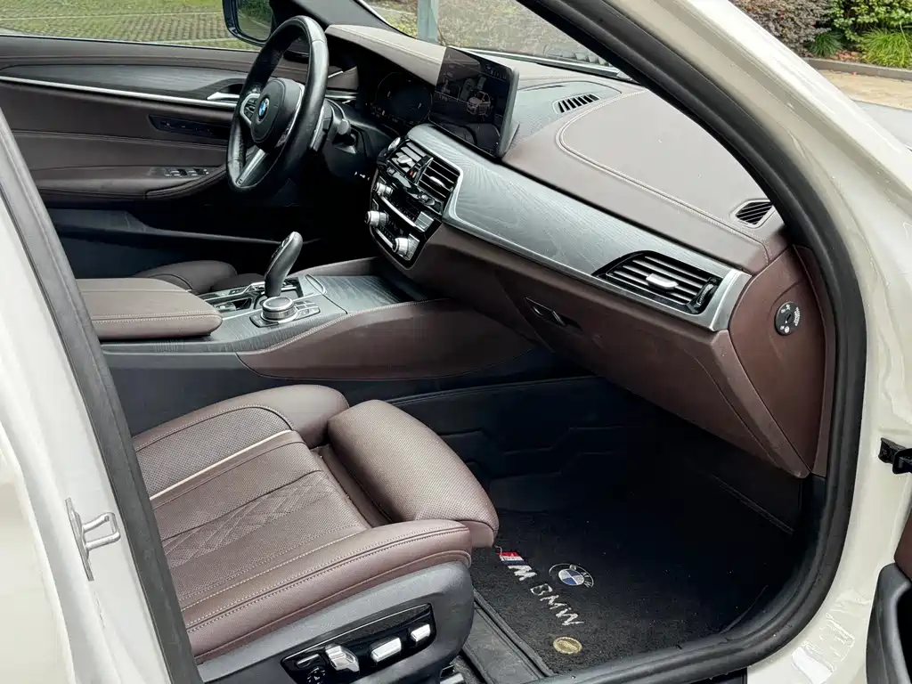BMW 5 Series — миниатюра 9