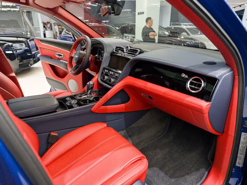 Bentley Bentayga 4.0T V8, фото 6