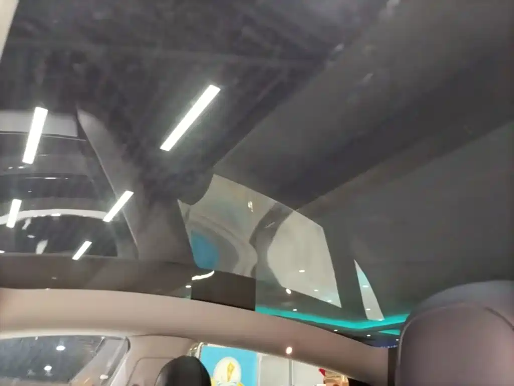 Tesla Model Y — миниатюра 18