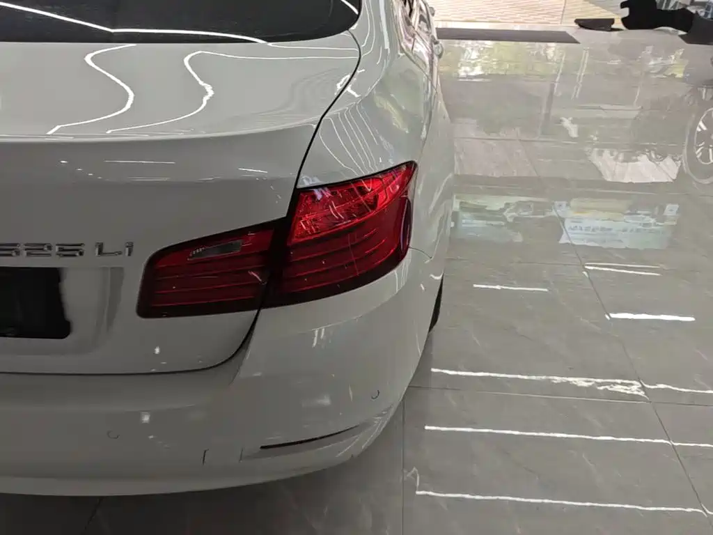BMW 5 Series — миниатюра 8