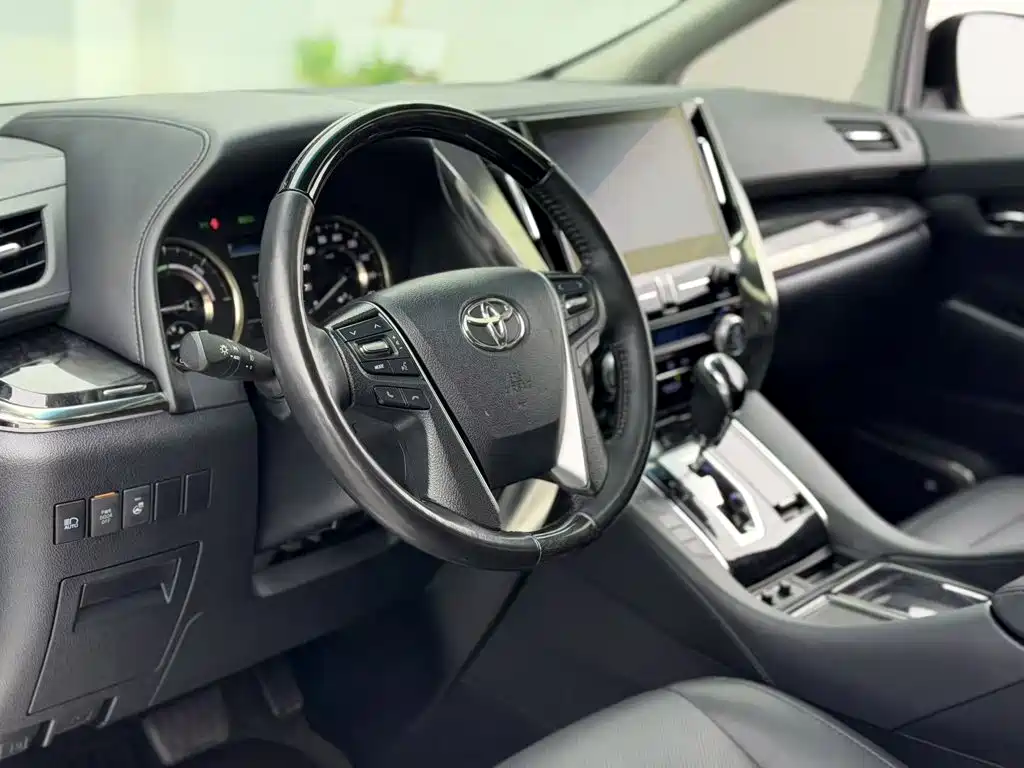 Toyota Vellfire — миниатюра 17