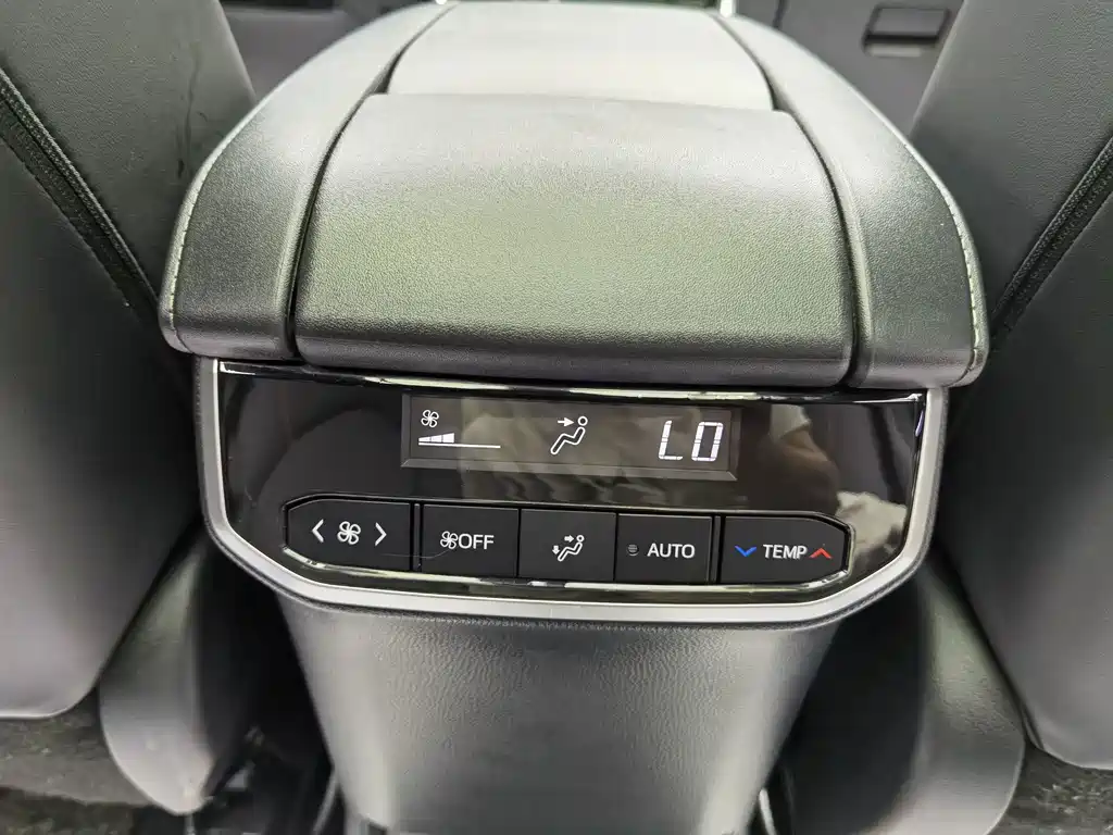 Toyota Crown Kluger — миниатюра 20