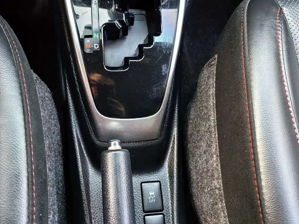 Toyota Yaris L - фото 12