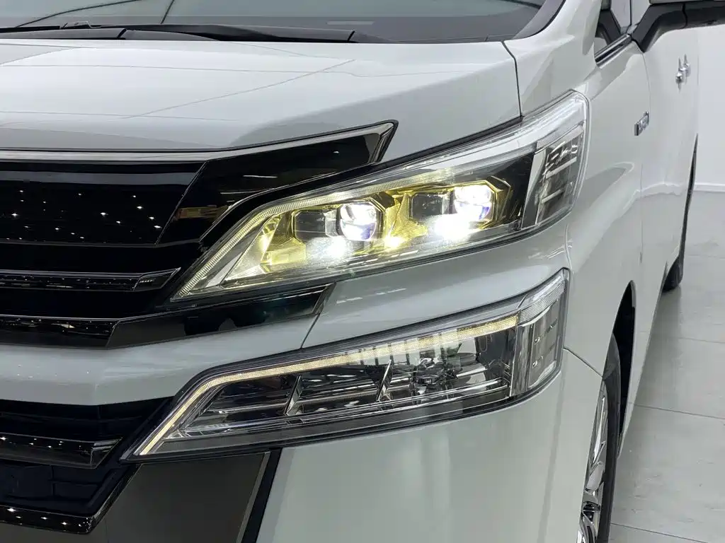 Toyota Vellfire — миниатюра 5