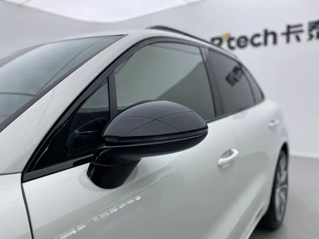 Porsche Cayenne — миниатюра 9