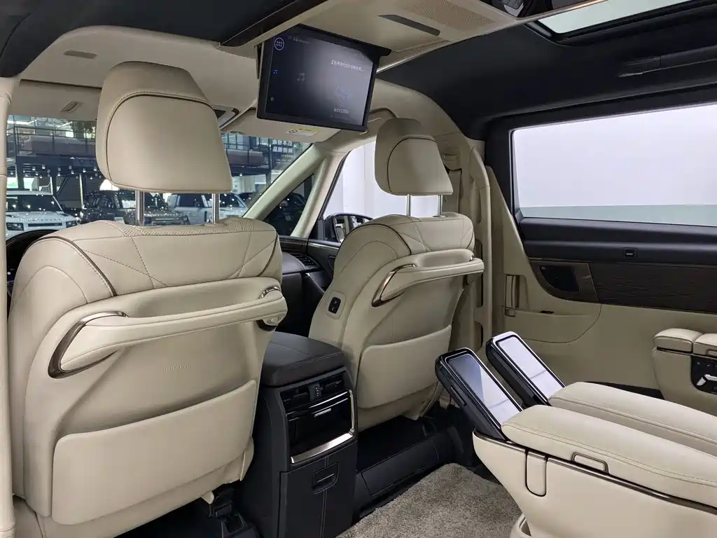 Toyota Alphard — миниатюра 21
