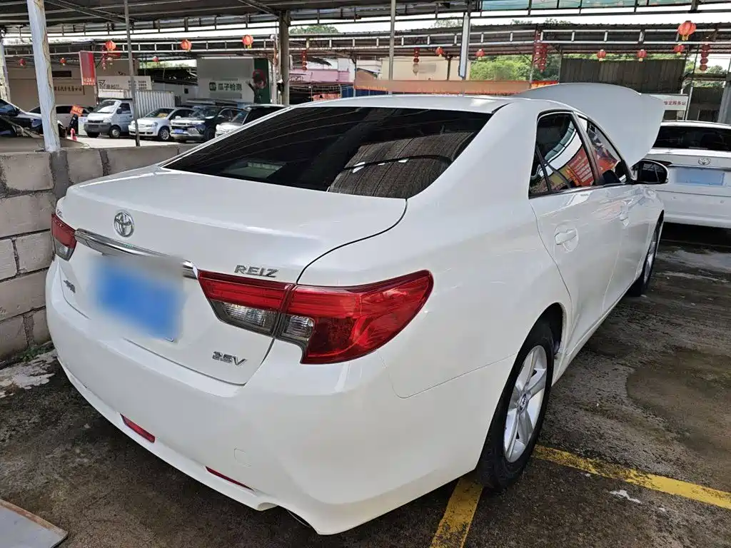 Toyota Reiz — миниатюра 7