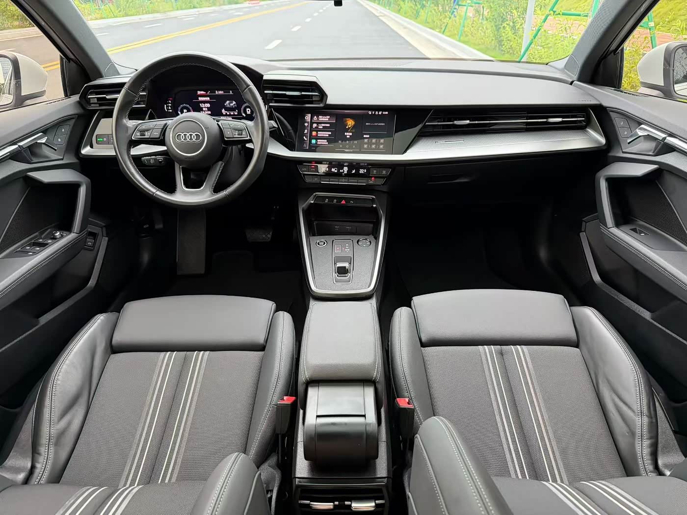 Audi A3 1.4 л 2024 г. Белый, пробег 21000 км
