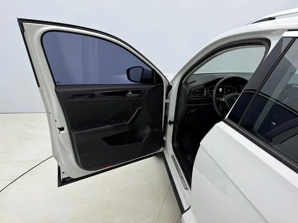 VOLKSWAGEN T ROC EXPLORING SONGS