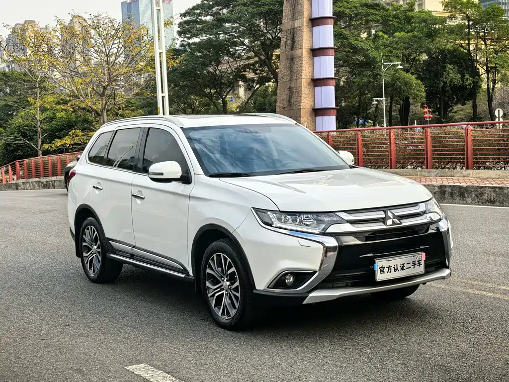 MITSUBISHI OUTLANDER