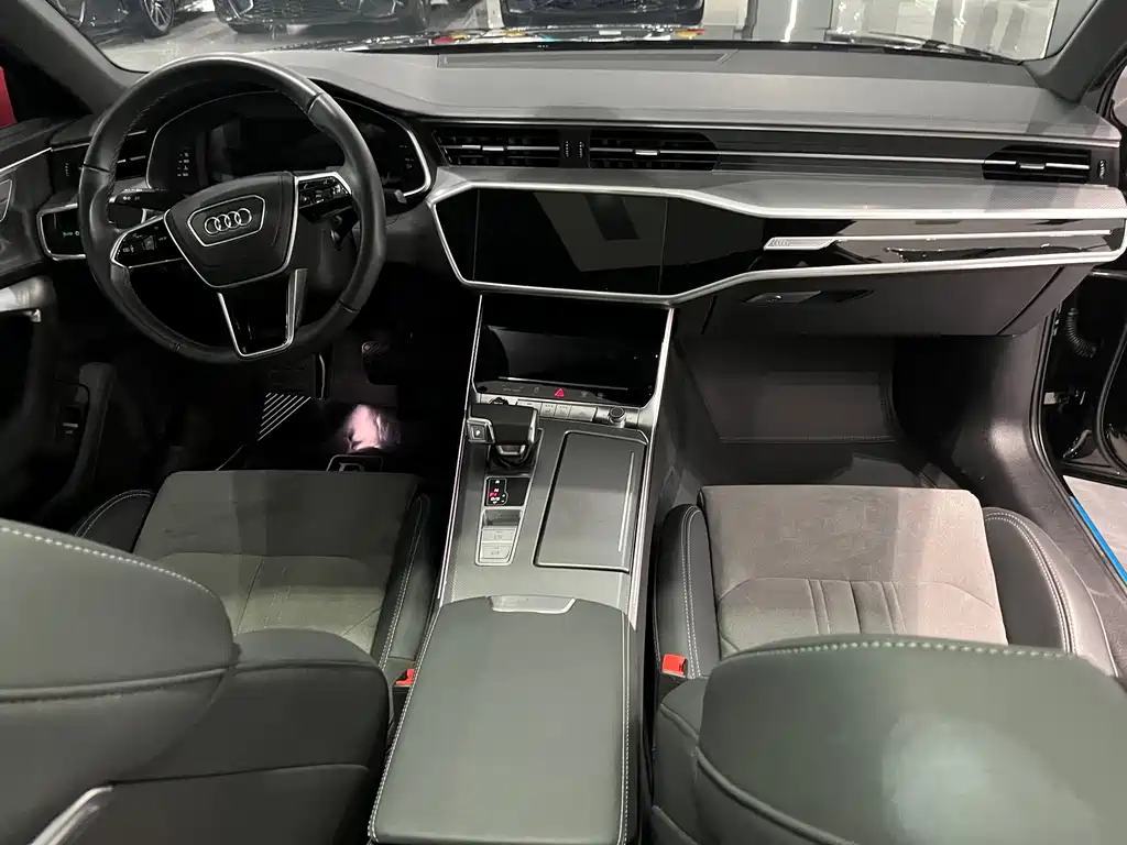 Audi A6L 2024 40 TFSI Luxury