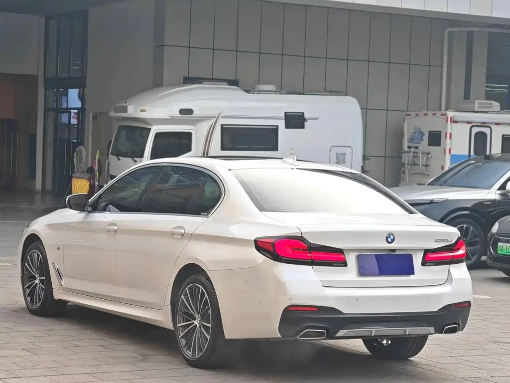 BMW 5 SERIES