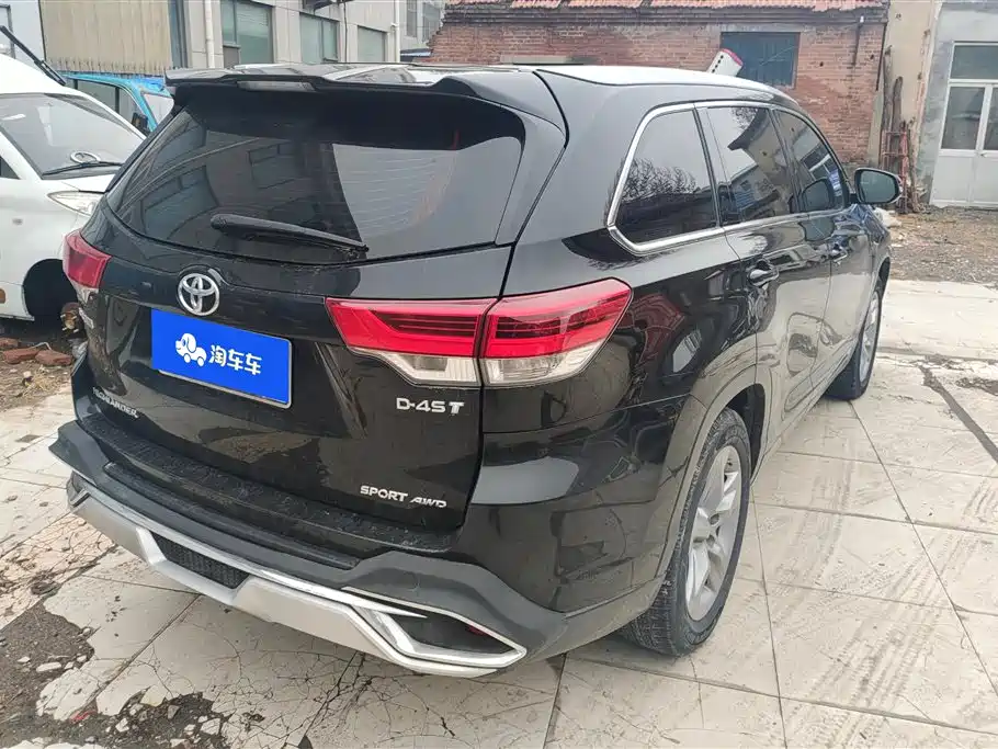 TOYOTA HIGHLANDER