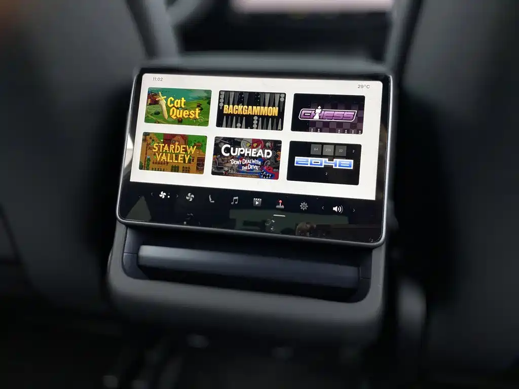 Tesla Model Y — миниатюра 26