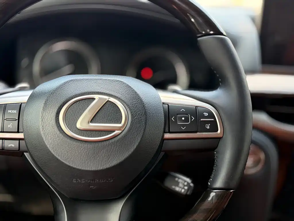 Lexus LX — миниатюра 14