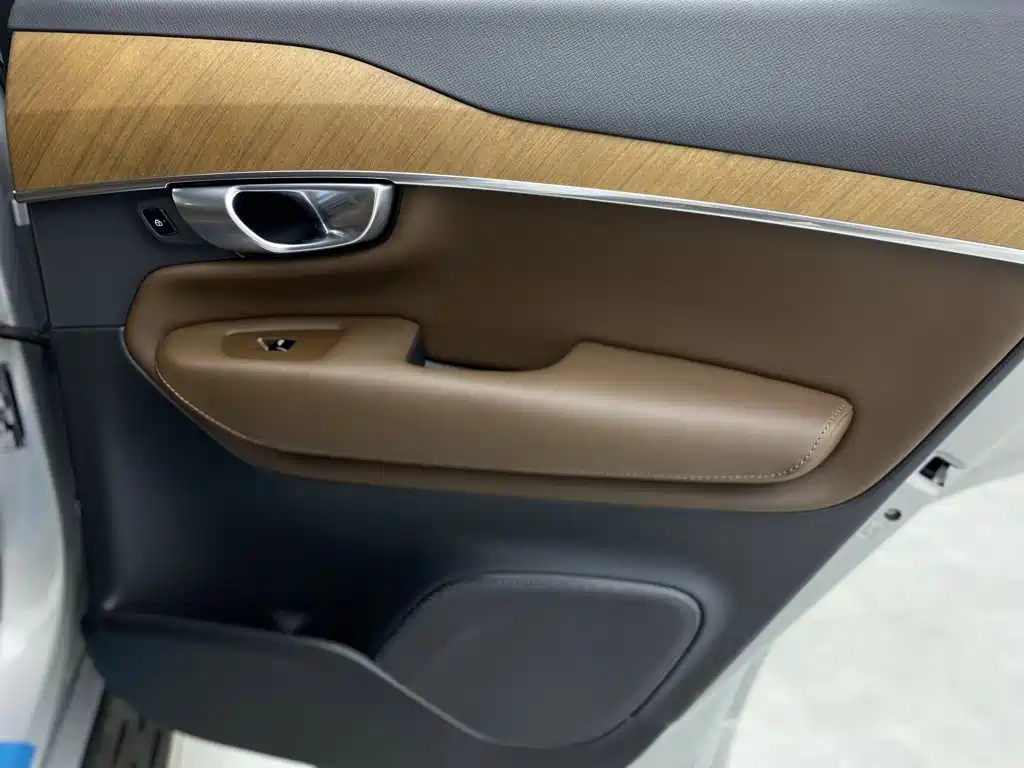 Volvo XC90 — миниатюра 30