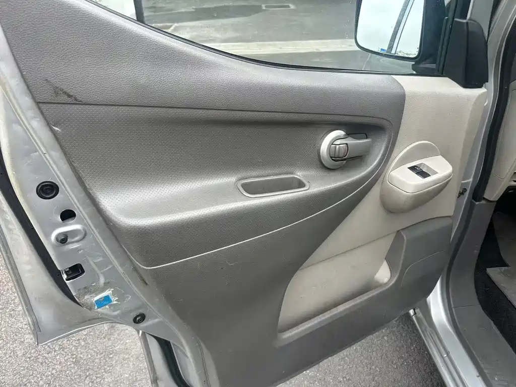 Nissan NV200 — миниатюра 7