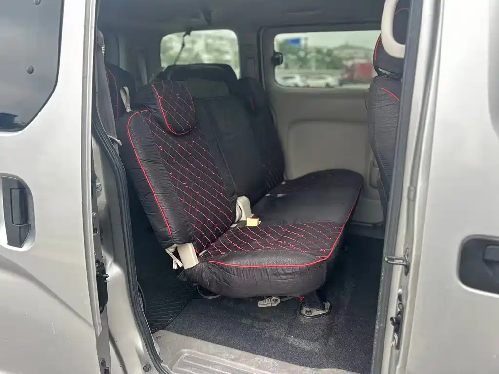 Nissan NV200 — миниатюра 8