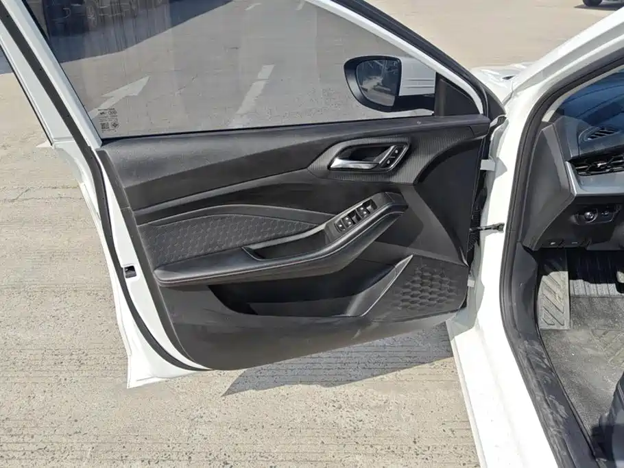 MG MG5 — миниатюра 7