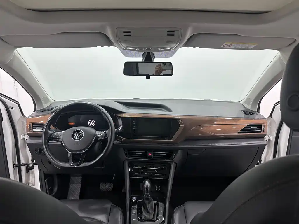 Volkswagen Tharu — миниатюра 5